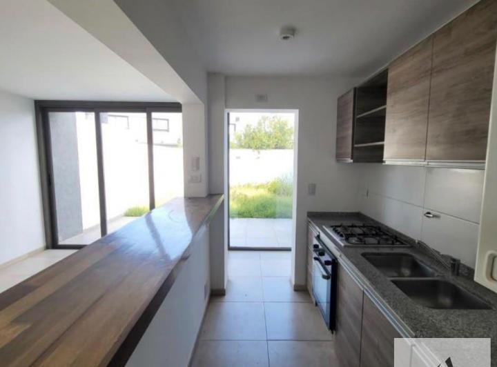 Casa · 160m² · 5 Ambientes · 2 Cocheras