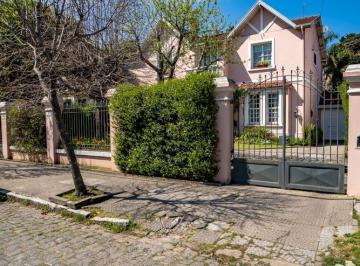 Casa · 938m² · 4 Dormitorios · 8 Cocheras · Casa en Temperley Oeste