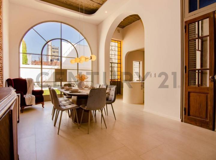 Casa · 196m² · 7 Ambientes · 1 Cochera