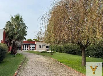 Casa · 103m² · 5 Ambientes · Casa en Venta - 3 Dorm. 2 Baños - 705 m² - Chivilcoy