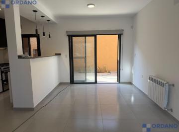 Casa · 80m² · 3 Ambientes · 1 Cochera · Duplex en Alquiler B° Alto Alberdi