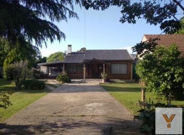 Casa · 500m² · 4 Ambientes · Casa en Venta - 3 Dorm. 3 Baños - Glew