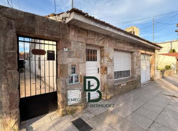 PH · 99m² · 3 Ambientes · 1 Cochera · PH en La Perla