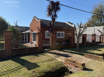 Casa · 900m² · 4 Ambientes · 4 Cocheras · Casa en Venta en Cañuelas - a Ambientes