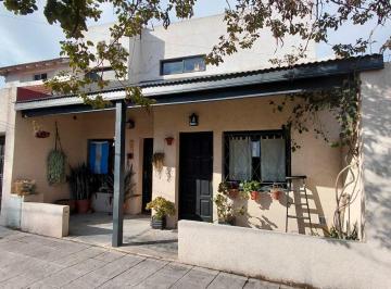 Casa de 7 ambientes, Lomas de Zamora · Casa 7 Ambientes con Garage y Jardín – Apta Crédito