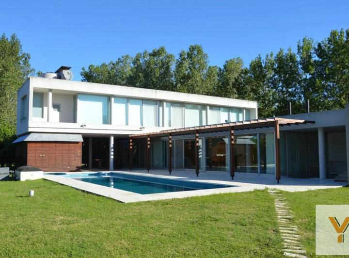 Casa · 355m² · 4 Ambientes