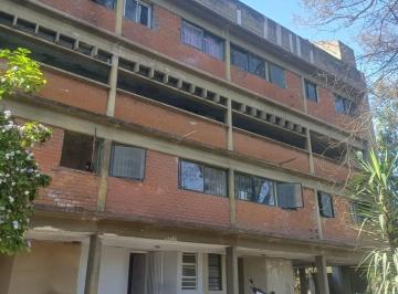 Departamento · 75m² · 3 Ambientes · 1 Cochera · Alquiler Duplex con Cochera en P. B. - Expensas Baja