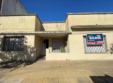 Casa · 185m² · 4 Ambientes · 1 Cochera · Casa de 4 Ambientes Sobre Lote de 325 m en Villa Luzuriaga