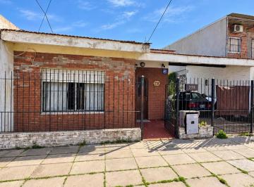 Casa · 90m² · 3 Ambientes · 1 Cochera · Venta Casa 3 Ambientes Merlo