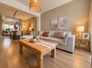 Casa · 71m² · 4 Ambientes · 1 Cochera · Venta Casa 3 Dorm. 3 Baños Cochera Buceo