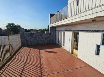 Casa · 415m² · 4 Ambientes · 3 Cocheras · Alquiler Casa 4 Ambientes Laferrere con Salon