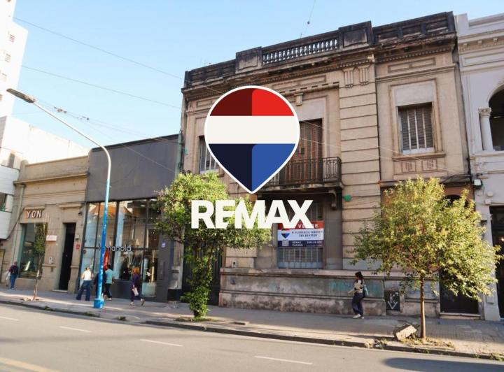 Casa · 229m² · 7 Ambientes · 1 Cochera