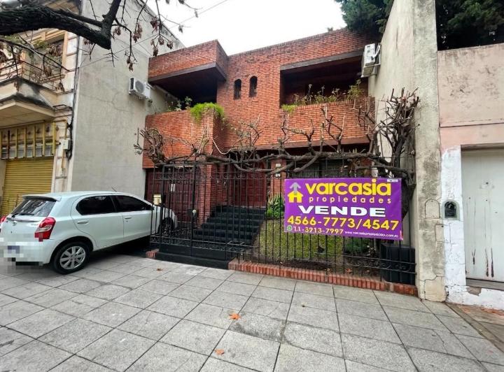 Casa · 234m² · 5 Ambientes · 1 Cochera