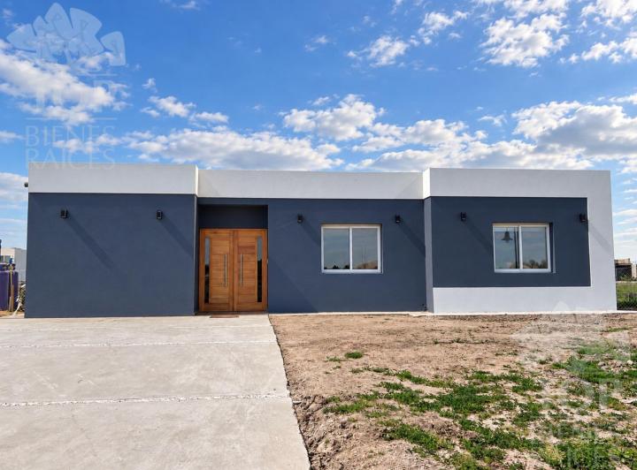 Casa · 905m² · 5 Ambientes · 4 Cocheras