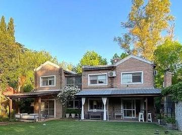 Casa · 200m² · 6 Ambientes · 2 Cocheras · Alquiler Temporario Verano - Enero