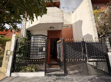 Casa · 112m² · 4 Ambientes · 1 Cochera · Casa en Valentin Alsina