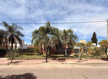 Casa · 1370m² · 9 Ambientes · 4 Cocheras · Casa en Cerro de Las Rosas