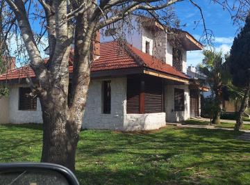 Casa · 4 Ambientes · 1 Cochera · Casa - Caisamar