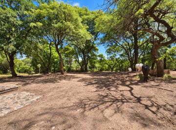 Casa · 156m² · 8 Ambientes · 1 Cochera · Venta Casona Lte 6500 m² Villa Ani Mi La Granja E53