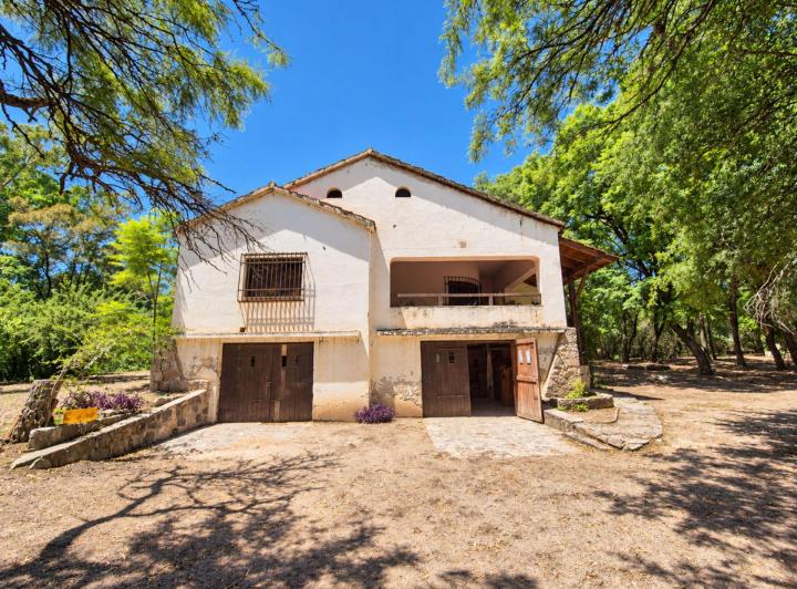 Casa · 156m² · 8 Ambientes · 1 Cochera