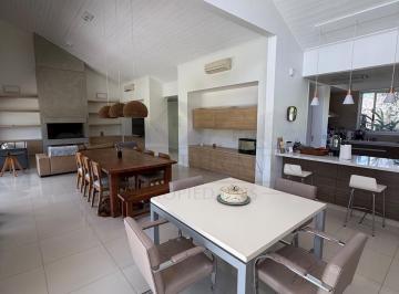Casa · 355m² · 6 Ambientes · 2 Cocheras · Casa en Las Praderas de Lujan