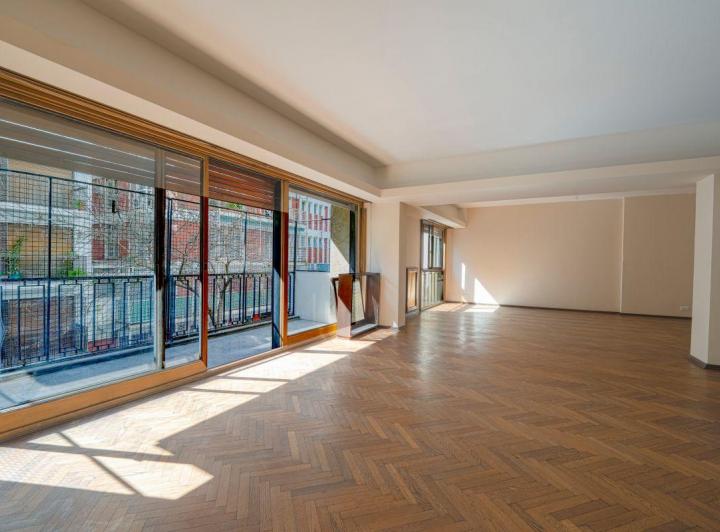 Departamento · 260m² · 6 Ambientes · 1 Cochera