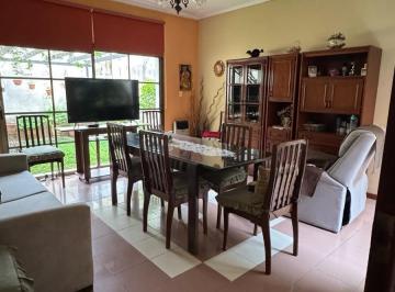 Casa · 216m² · 8 Ambientes · 2 Cocheras · Casa en Venta Alem Al 100
