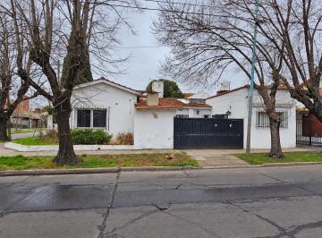 Casa · 100m² · 3 Ambientes · 1 Cochera · Venta de Chalet en Planta Baja en Castelar Norte