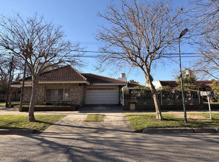 Casa · 315m² · 5 Ambientes · 2 Cocheras