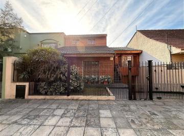 Casa · 131m² · 4 Ambientes · 1 Cochera · Venta de Casa 4 Ambientes - Castelar Norte