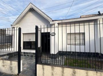 PH de 3 ambientes, Lanús · Chalet en P. H, 3 Amb, con Patio, Sin Cochera