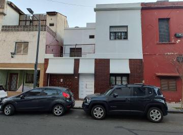 Casa · 132m² · 4 Ambientes · 1 Cochera · Venta. Casa Lote Propio. Garaje. Parque Chacabuco.