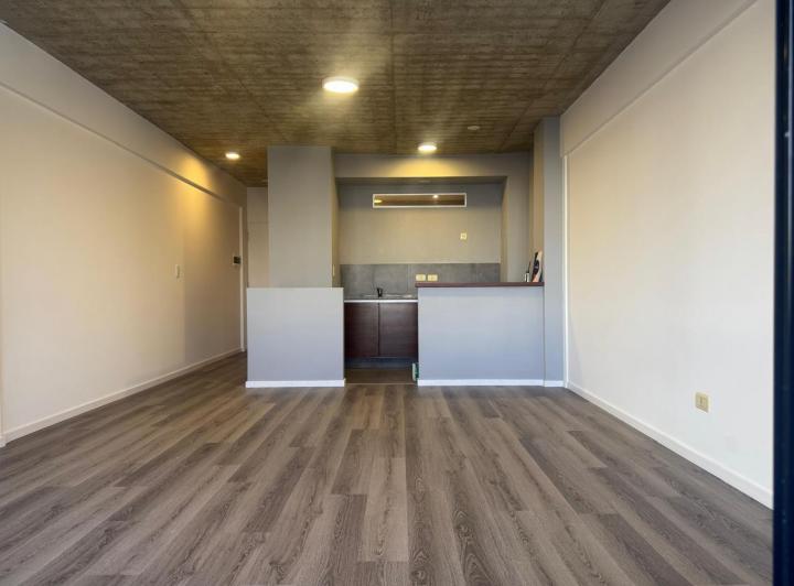 Alquiler de Amplio Monoambiente con Balcón Aterrazado