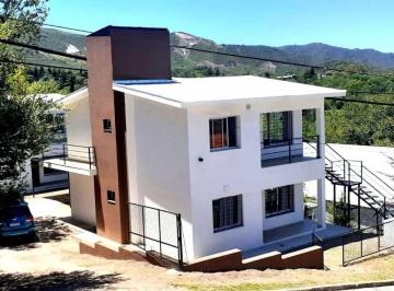 Departamento de 3 ambientes, La Falda · Departamento 2 Dorm. con Cochera y Balcón en Parque Jardín, La Falda