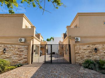Casa · 132m² · 5 Ambientes · 1 Cochera · Casa en Venta | 5 Ambientes | Jardín | Parrilla | Complejo Cerrado | Ituzaingó Sur