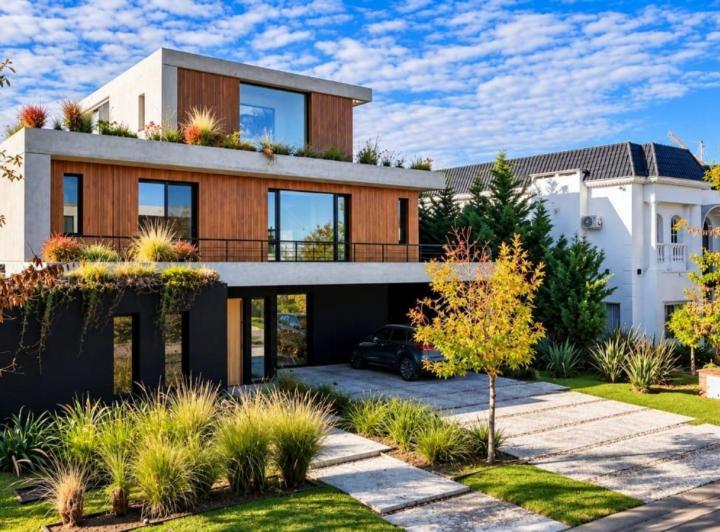 Casa · 15m² · 7 Ambientes · 2 Cocheras