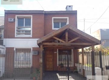Casa · 108m² · 5 Ambientes · 1 Cochera · Casa 5 Ambientes, 3 Dorm., 2 Baños, Cochera y Quincho