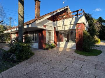 Casa · 220m² · 5 Ambientes · 2 Cocheras · Venta Casa Barrio 5ta Av 1950 m² 4dorm Quincho Piscina