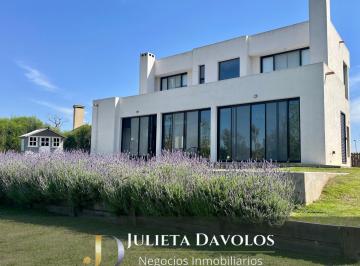 Casa · 270m² · 6 Ambientes · 2 Cocheras · Casa en Venta a La Laguna Puertos del Lago Barrio Acacias
