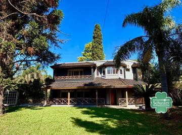 Casa · 200m² · 5 Ambientes · 2 Cocheras · Casa en Venta 3 Dorm. Piscina y Quincho Cerrado
