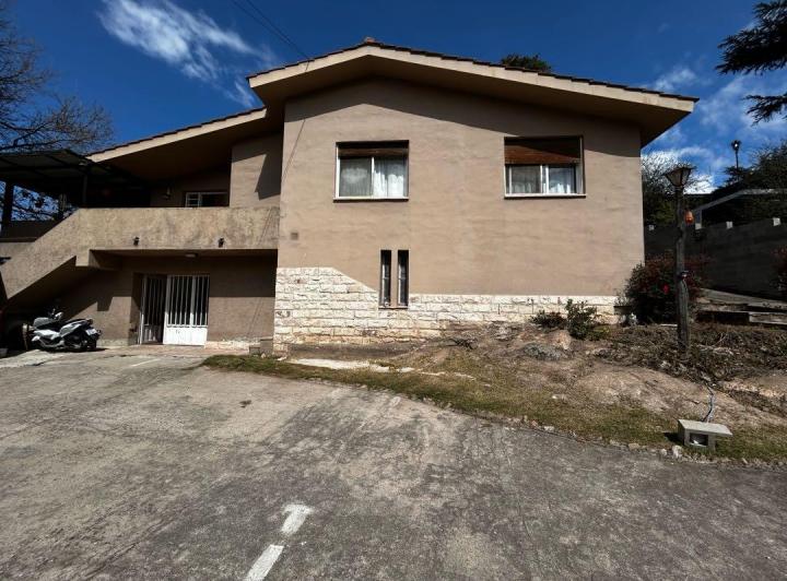 Casa · 268m² · 4 Dormitorios · 2 Cocheras