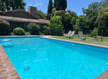 Casa · 200m² · 6 Ambientes · 2 Cocheras · Casa en Bella Vista en Alquiler Temporario