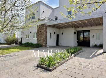 Casa · 281m² · 8 Ambientes · 4 Cocheras · Casa en Venta Estilo Moderno, 4 Dorm. en Los Alisos Nordelta