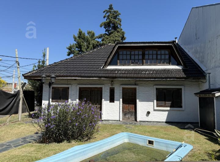 Casa · 122m² · 4 Ambientes · 4 Cocheras