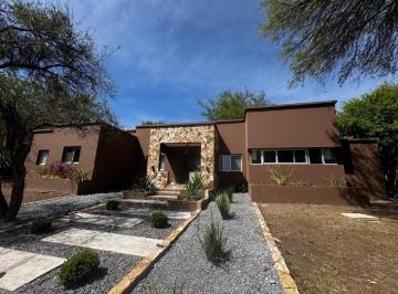 Casa · 200m² · 4 Ambientes · 4 Cocheras · Exc Casa 3 Dor Esc/suite/qcho/parr/gal La Lucinda Norte