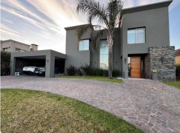 Casa · 250m² · 4 Ambientes · 2 Cocheras · Casa Chalet en Venta en Bella Vista, San Miguel, G. B. a. Zona Norte