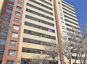 Departamento · 100m² · 6 Ambientes · 1 Cochera · Alquiler - Departamento 3 Dorm. - Italia 1831