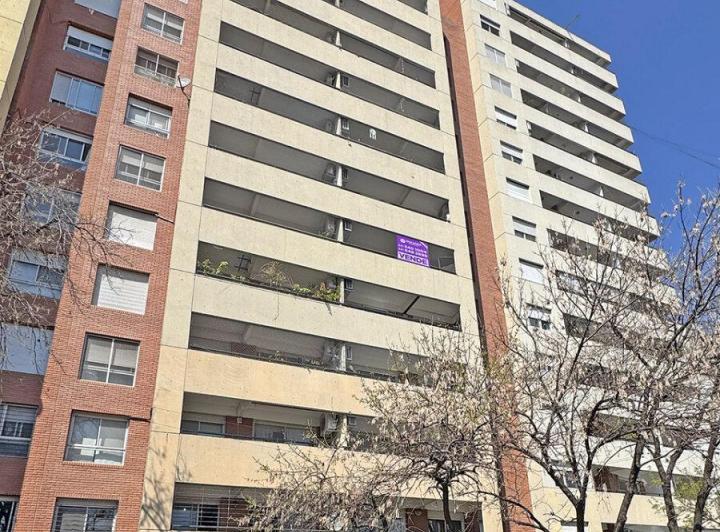Departamento · 100m² · 6 Ambientes · 1 Cochera