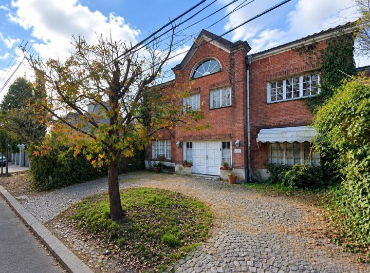 Casa · 454m² · 6 Ambientes · 1 Cochera