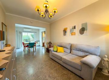 Casa · 175m² · 5 Ambientes · 1 Cochera · Casa con Garage Más Local en Venta